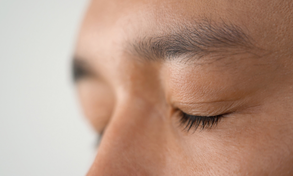 まばたきの減少